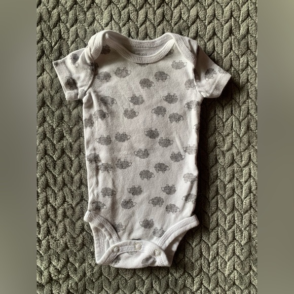 ✨3/$21✨Hedgehog 3-Pack Onesies from Carters in NB - Picture 3 of 4